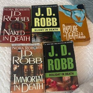 JD Robb set of books, lot of 5